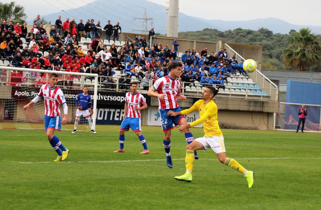 Almenara ante el Cádiz B.