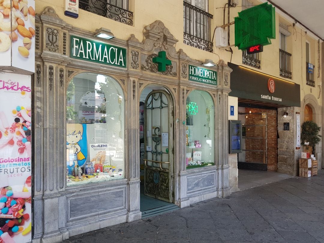 Foto de archivo de una farmacia de la capital abulense