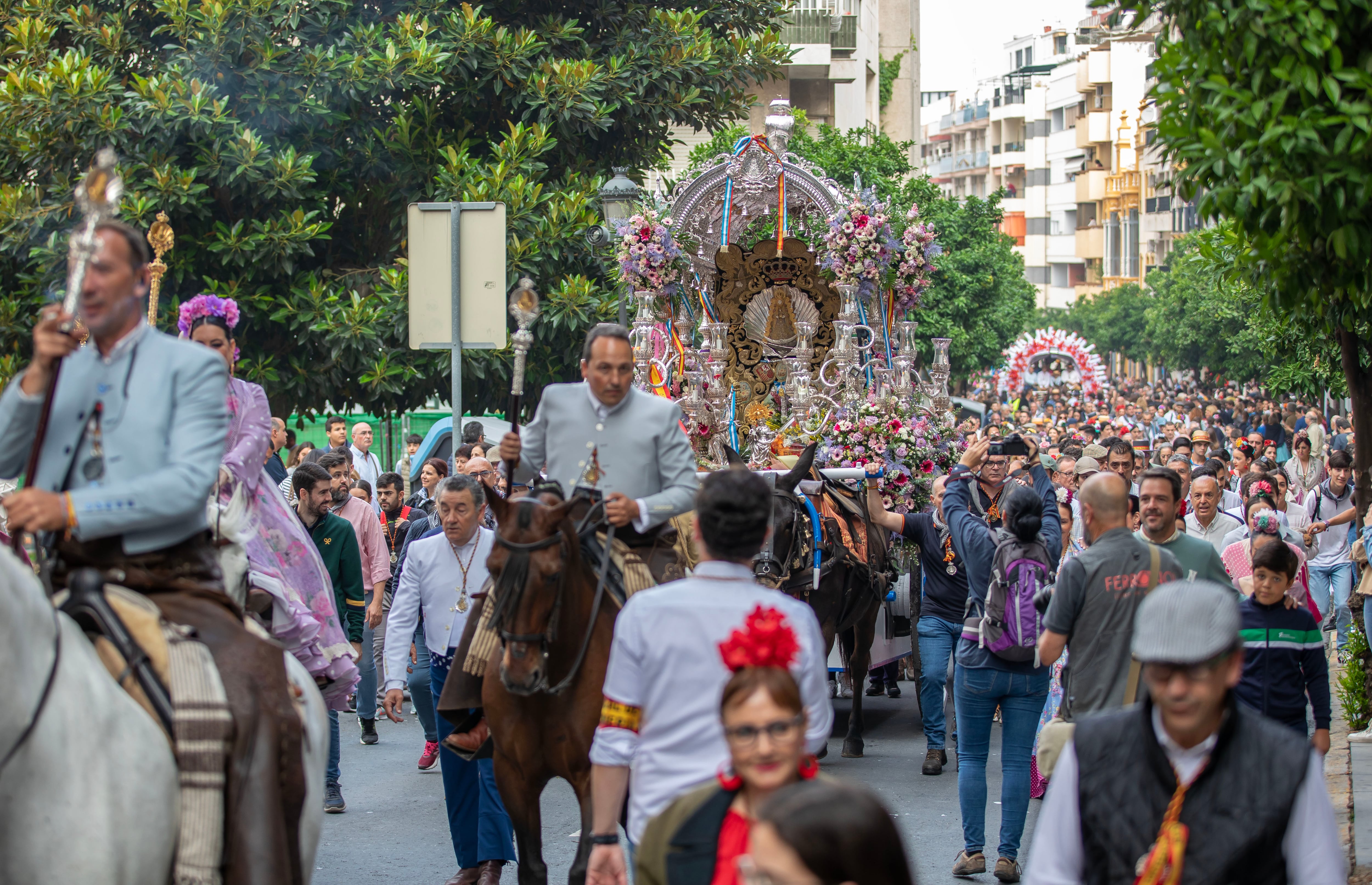 Salida de la Hermandad del Rocío de Emigrantes de Huelva