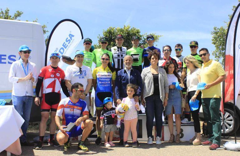 El podio final con el alcalde de Vera Félix López.