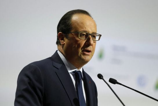 El presidente galo, François Hollande, pronuncia su discurso durante la ceremonia inaugural de la cumbre sobre cambio climático COP21 que se celebra en Le Bourget en París (Francia) hoy, 30 de noviembre de 2015. La cumbre del clima de París abrió hoy doce