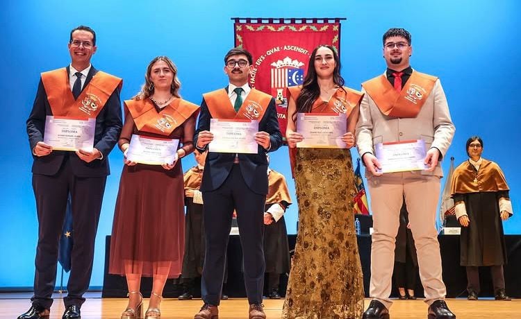 Rubén Alfaro, alcalde de Elda, durante su acto de graduación