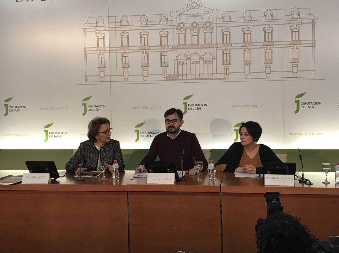 Carmen Espín, Juan Ángel Pérez y María del Carmen Gámez durante la presentación del Circuito.