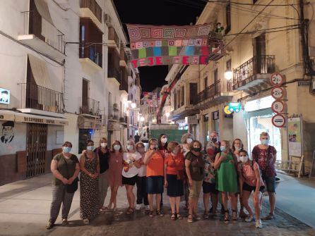 Participantes en la elaboración de los grannys e instalación en calles y plazas