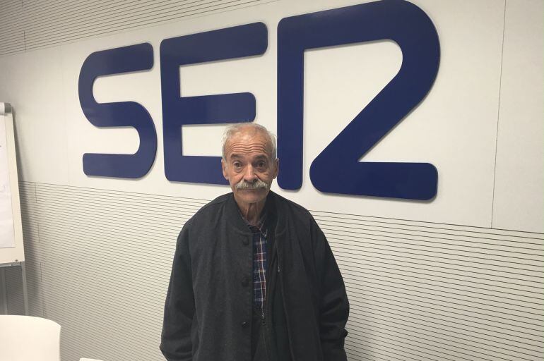 Fernando García Martín en los estudios de la Cadena Ser en Palencia.