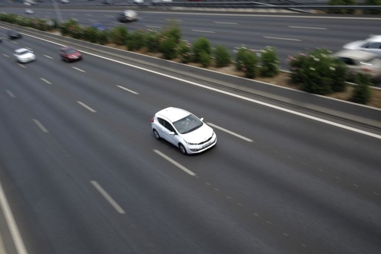 Fotos de recurso de coches, taxis, VTC, gruas, tráfico, carreteras, autovías.