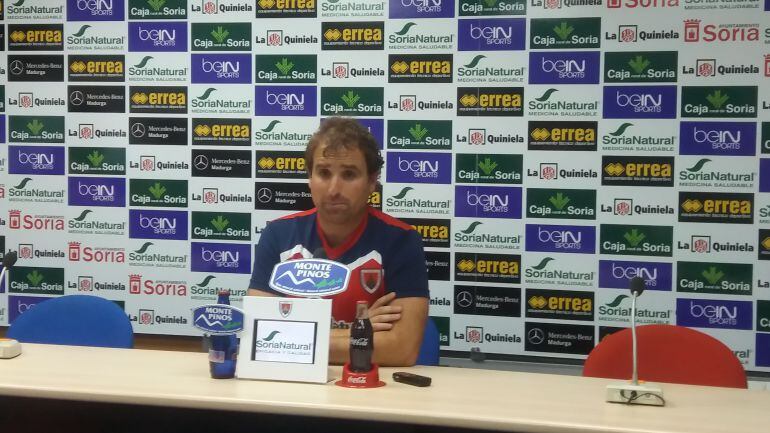 El entrenador numantino Jagoba Arrasate, durante una rueda de prensa.