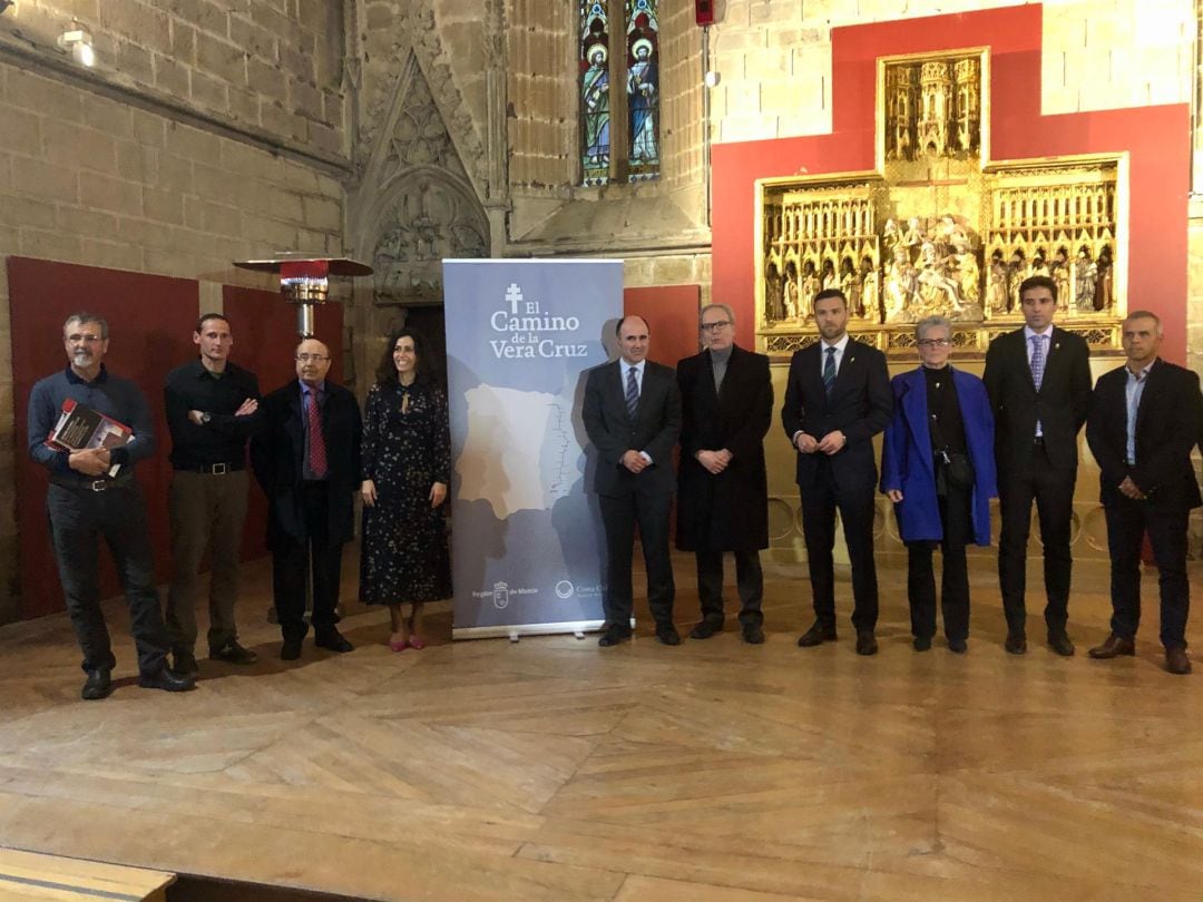 La consejera de Turismo, Juventud y Deportes presenta el ‘Camino de la Vera Cruz’ en Navarra acompañada del alcalde de Caravaca, José Francisco García