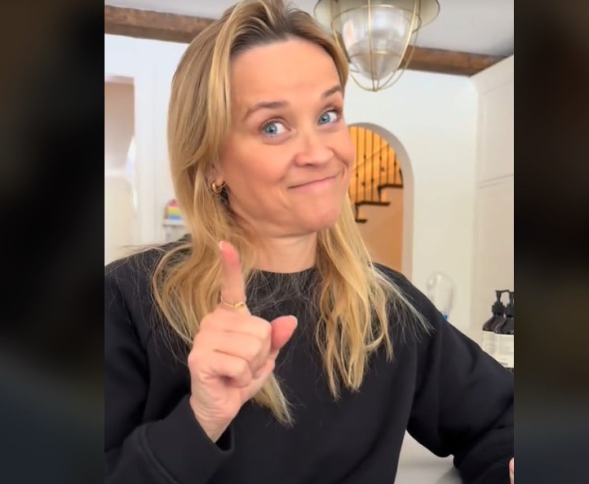 La actriz Reese Witherspoon disfruta de su creación en el vídeo subido a su cuenta personal