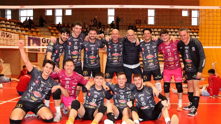 Fernando Soria (Capitán Sporting Soria) - El Moreno Sáez Sporting Soria se proclama campeón de Liga en Primera división