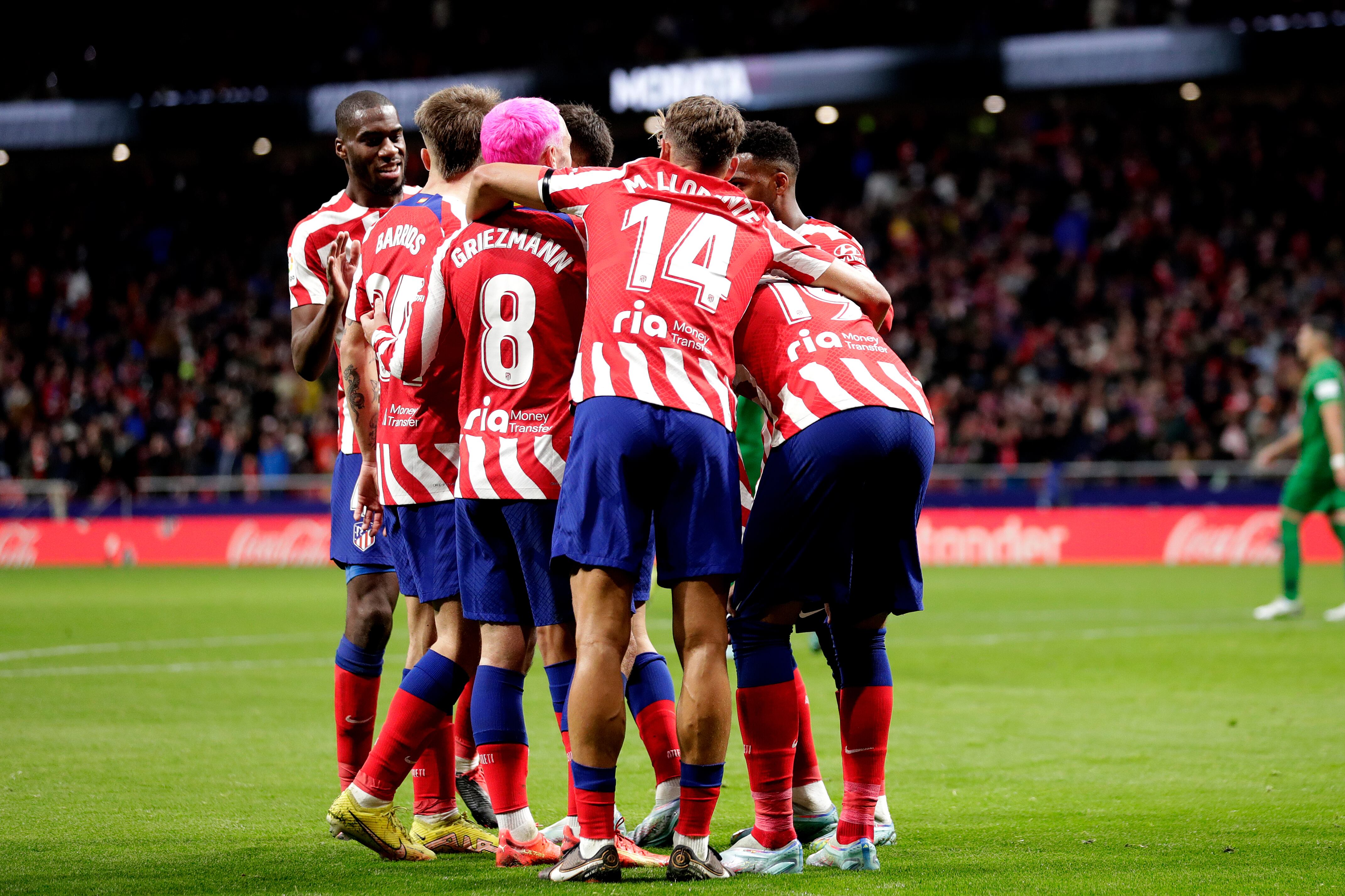 Álvaro Morata celebra el segundo gol del Atlético de Madrid con sus compañeros