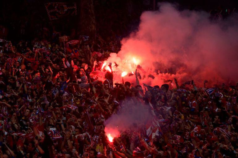 La afición del Atlético de Madrid en las celebraciones en Neptuno 