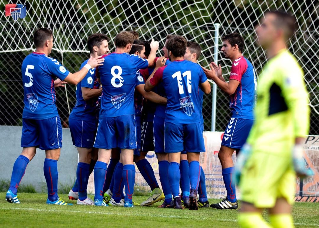 La Segoviana celebrando uno de sus goles