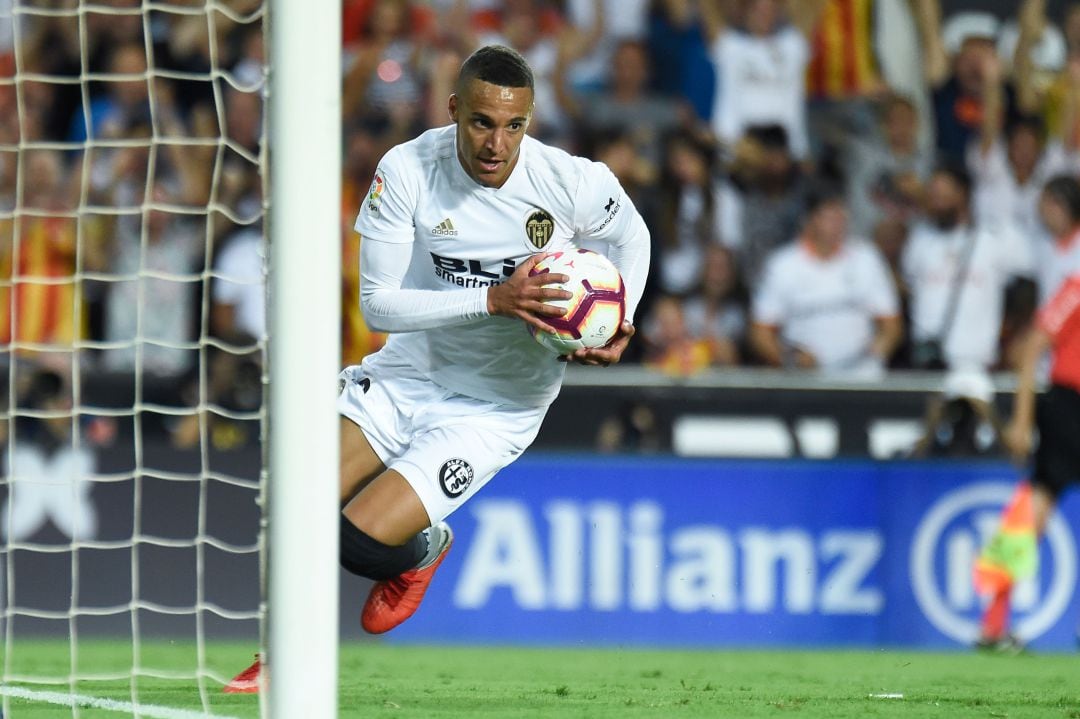 Rodrigo Moreno celebra un gol al Atlético en Mestalla.