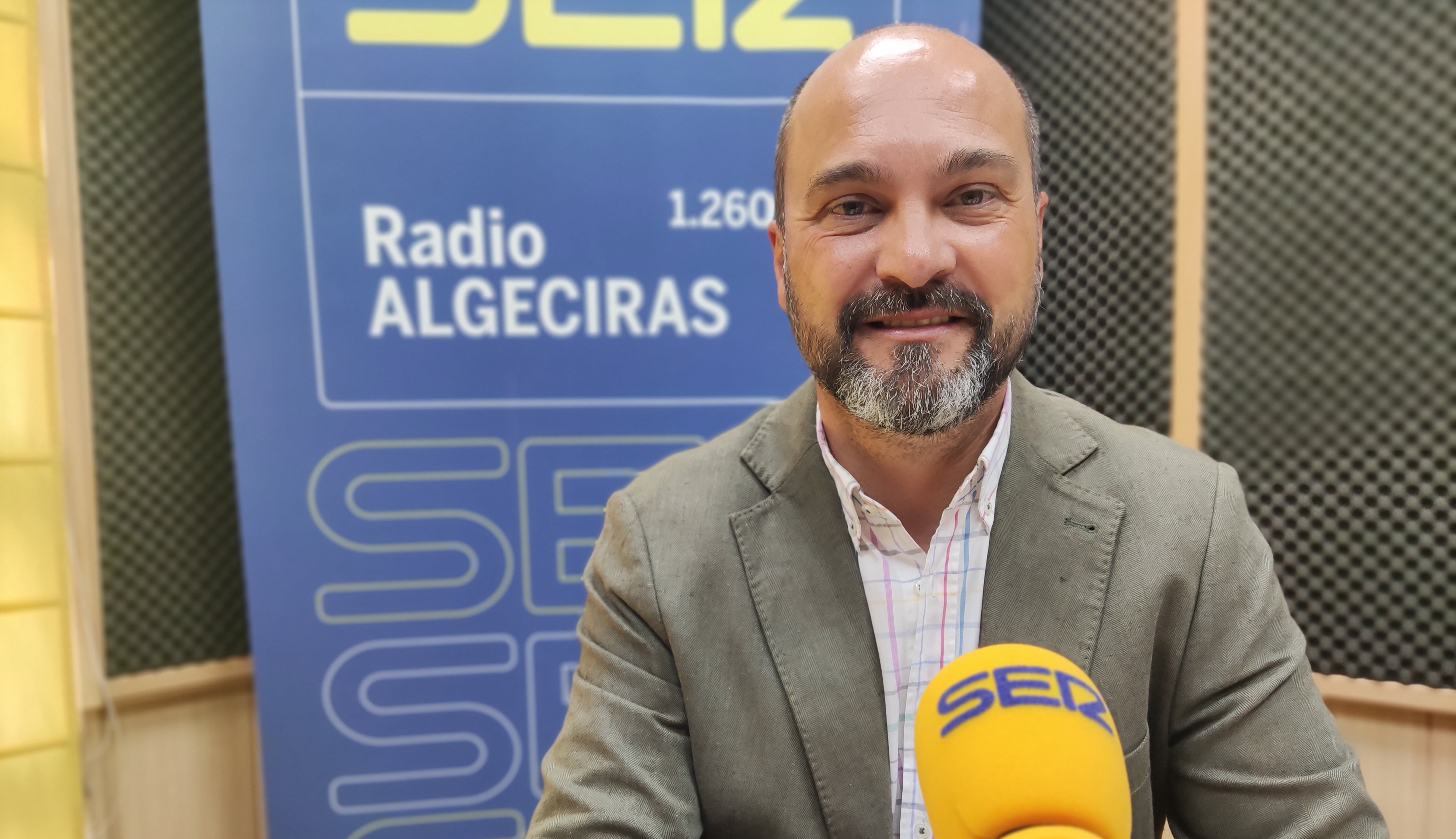 El candidato de Los Barrios 100X100 pasa por los micrófonos de Radio Algeciras