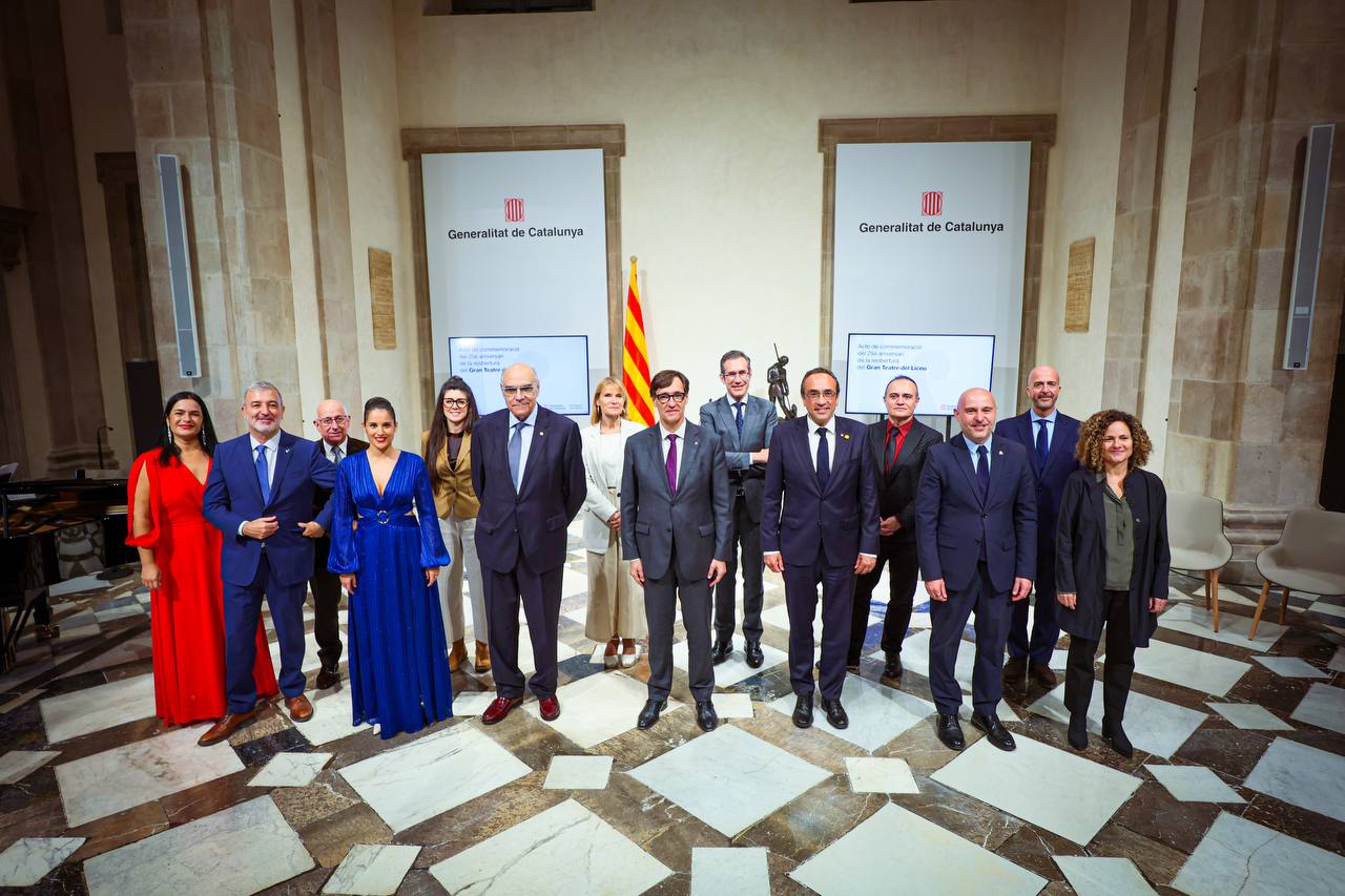 El Liceu reuneix directius i artistes en el vint-i-cinquè aniversari de la reobertura després de l’incendi del 1994