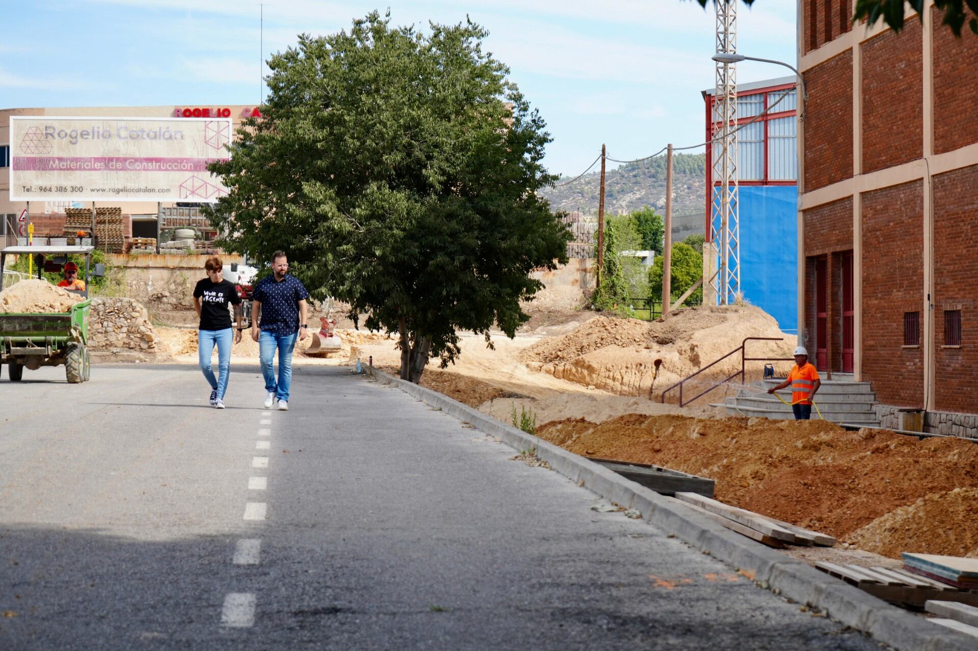 L’Alcora renueva el exterior del pabellón polideportivo.