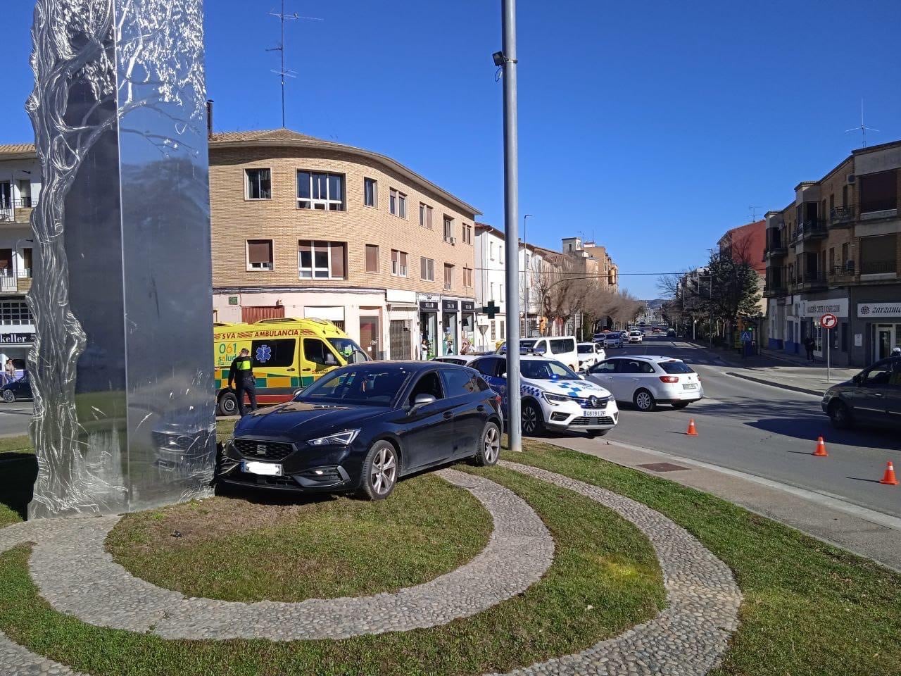 Imagen del vehículo sobre la rotonda del río Isuela, en Huesca