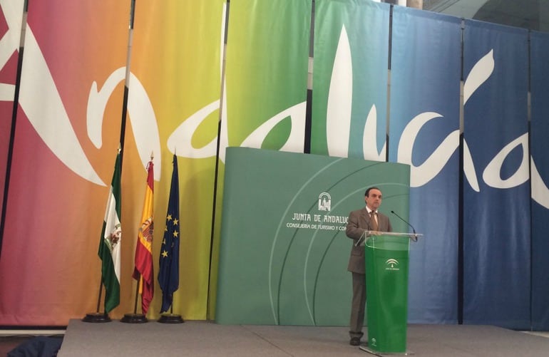 El consejero de Turismo, Rafael Rodríguez, durante la comparecencia de prensa de este martes