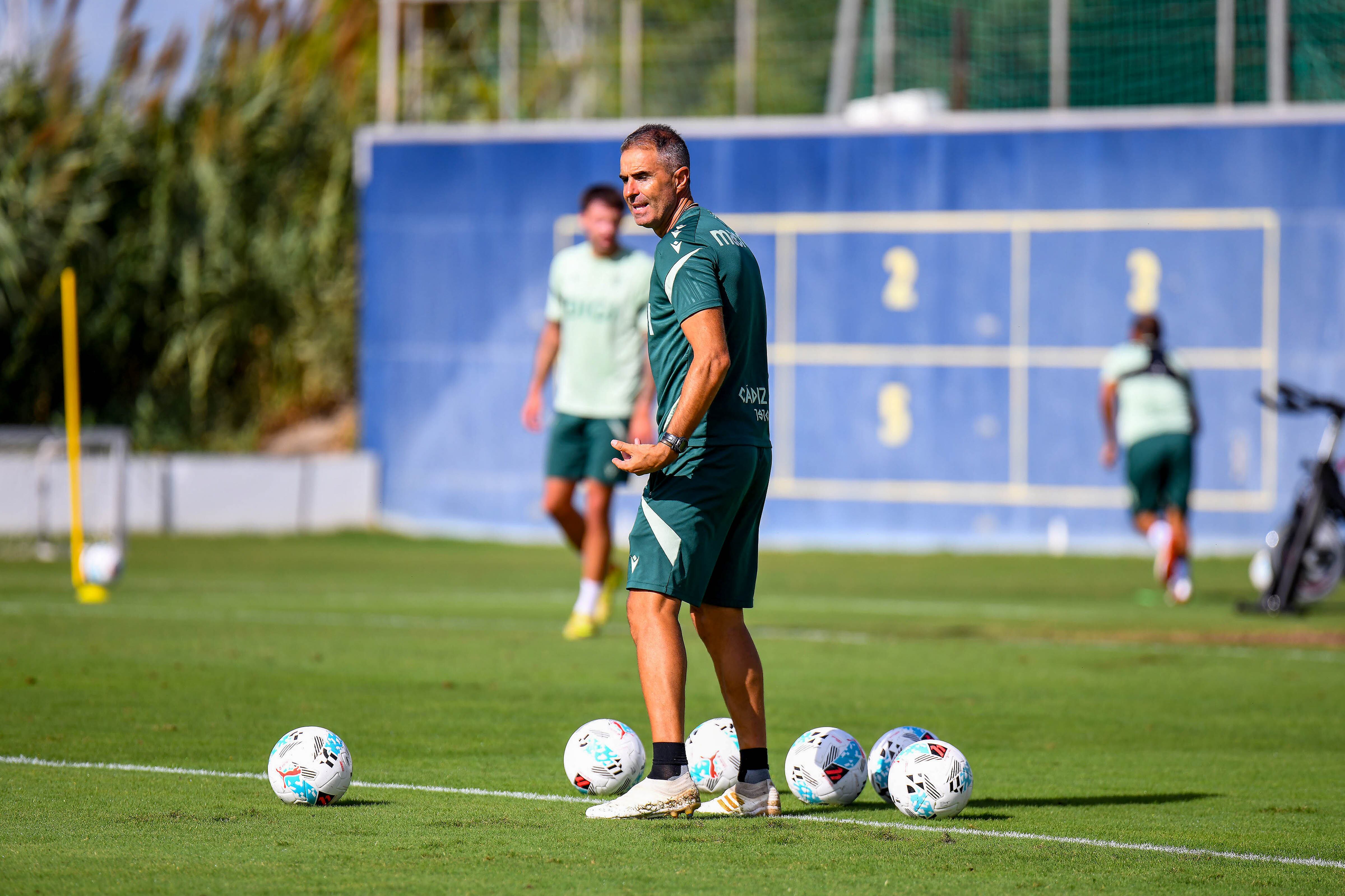 Gaizka Garitano en un entrenamiento en la Ciudad Deportiva Bahia de Cádiz.