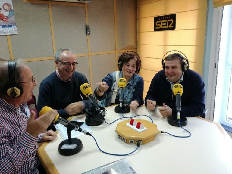 De derecha a izquierda: Francis Martínez, catedrático y ex rector de la UHU, Carmen Arenas, Secretaria de la Mujer en CC.OO, Octavio Vázquez, profesor de sociología y trabajo social en la UHU y Rafael Ávila, econocmista y ex secretario general de la FOE