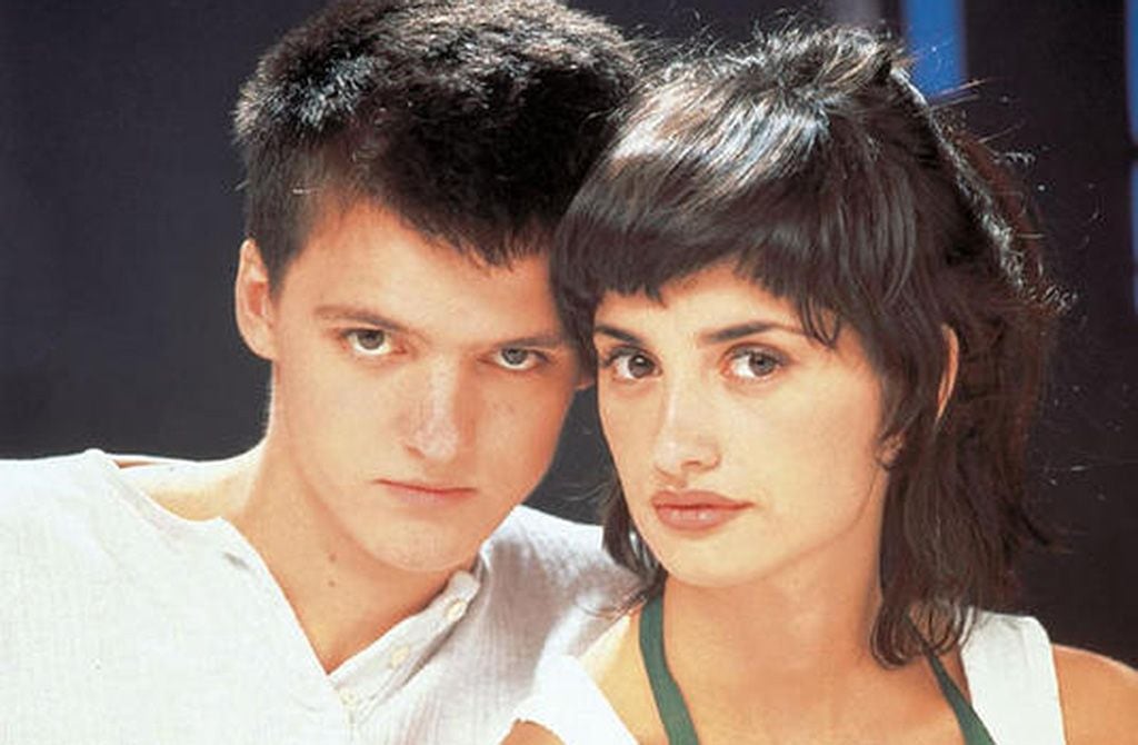 Todo es mentira (1994) | Coque Malla y Penélope Cruz 