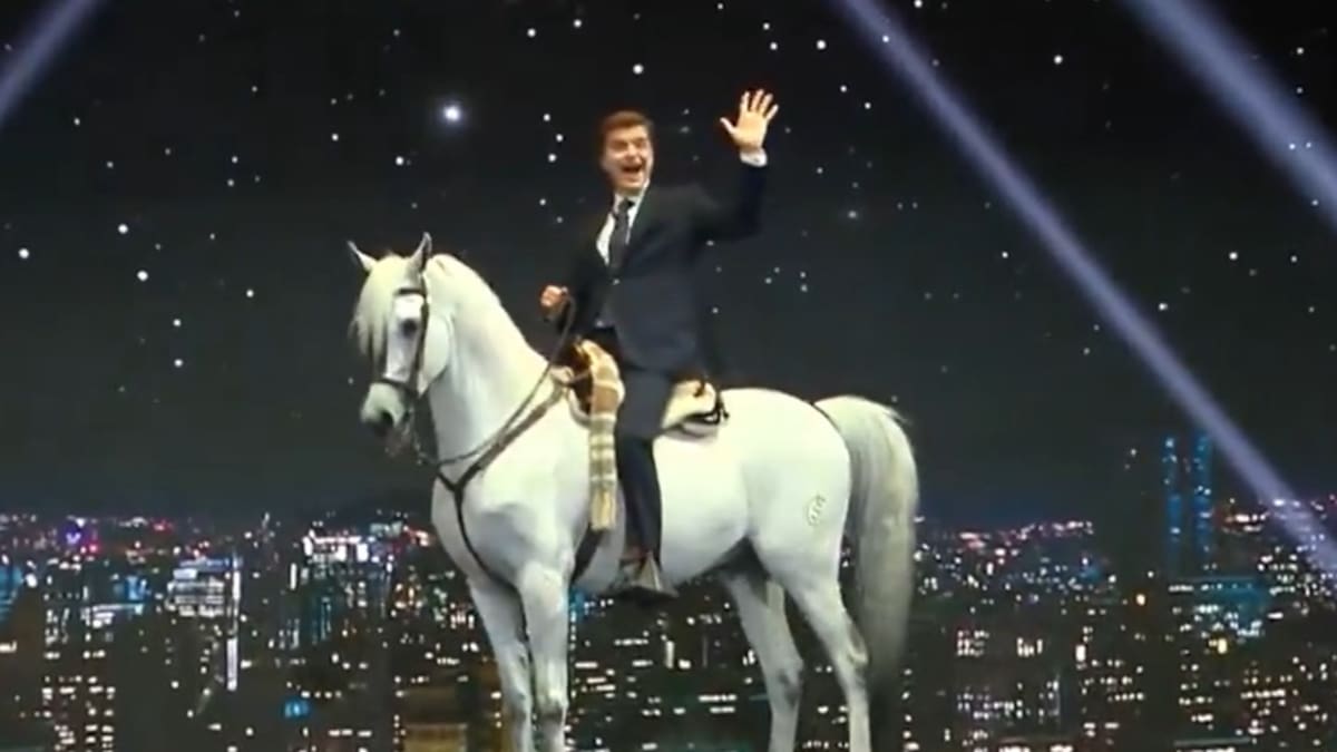 Un caballo, un cameo de Leonardo Dantés y Estopa de padrinos: así se estrenó Marc Giró en La Sexta