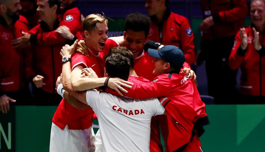 El equipo canadiense celebrando su pase a la final de la Copa Davis