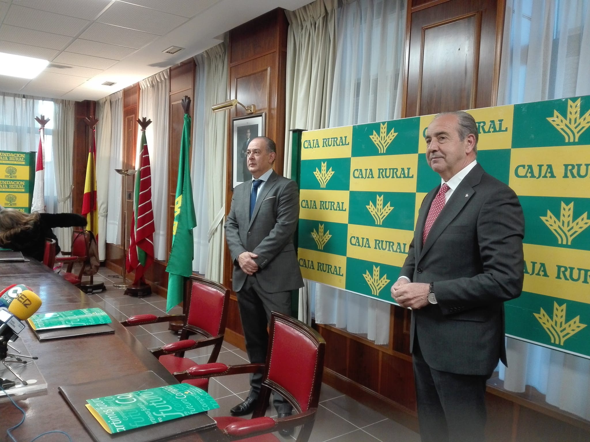 Presidente y director general de Caja Rural en la presentación del balance de la entidad