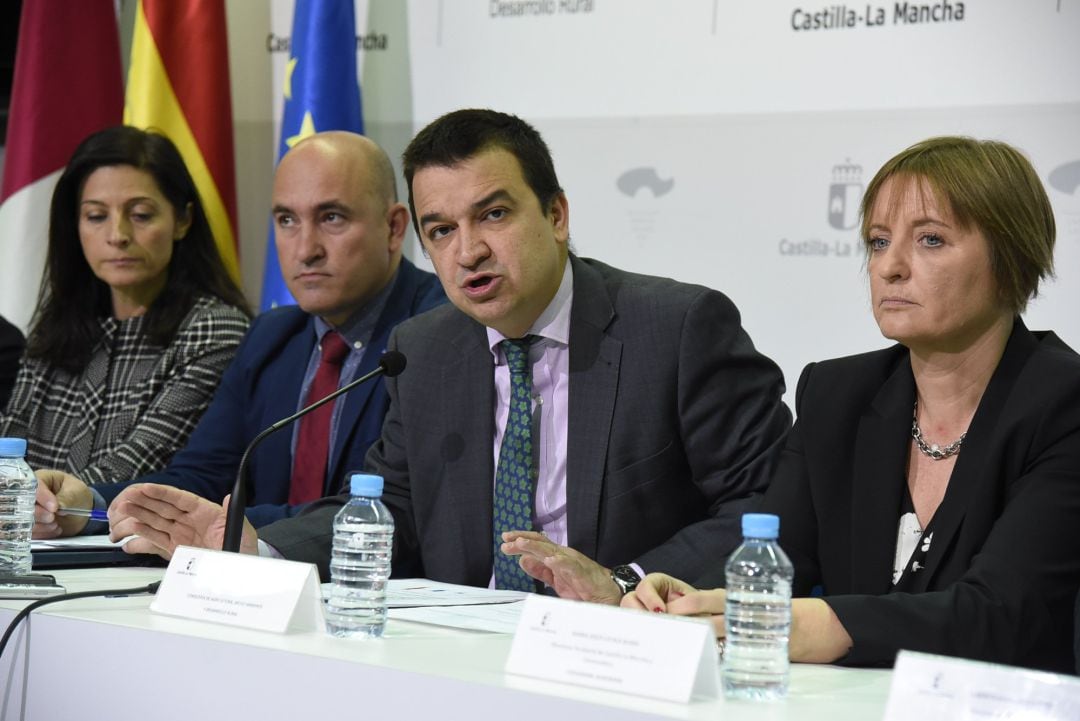 Consejero de Agricultura en firma de convenios