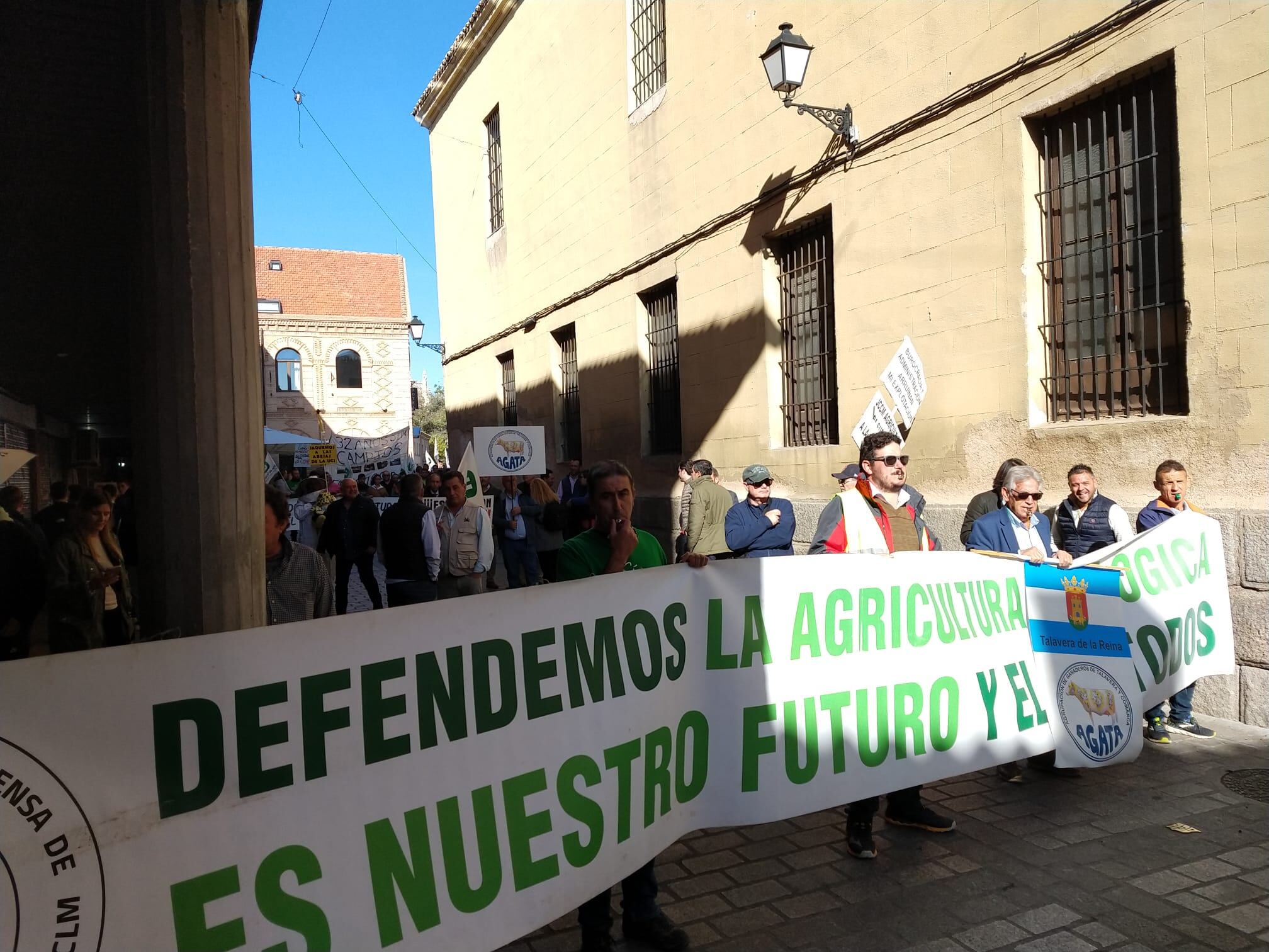 Los agricultores marchan desde la Consejería de Agricultura al Palacio de Fuensalida