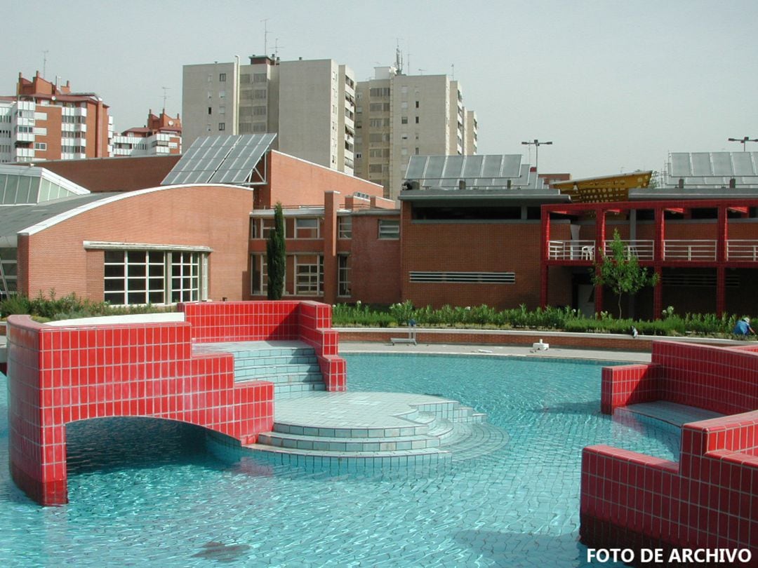 Piscina del Polideportivo de Villafontana en Móstoles