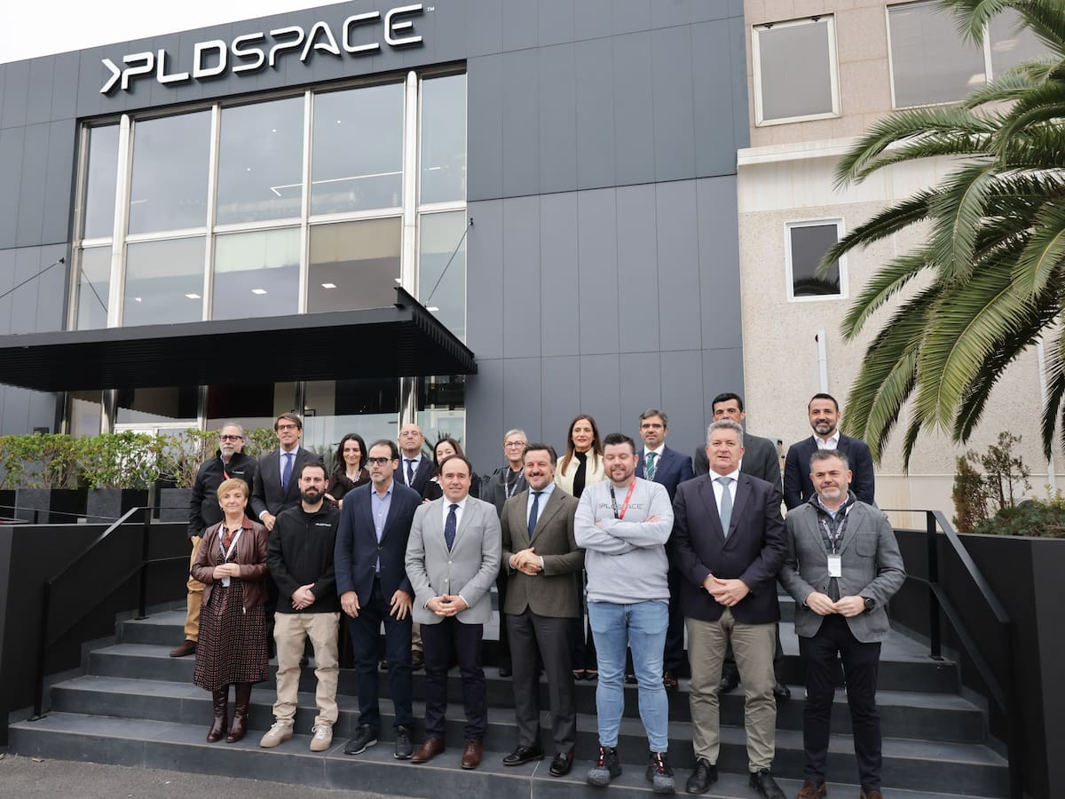 La Generalitat valenciana firma un convenio con PLD Space para agilizar la burocracia y apoyar la formación de profesionales