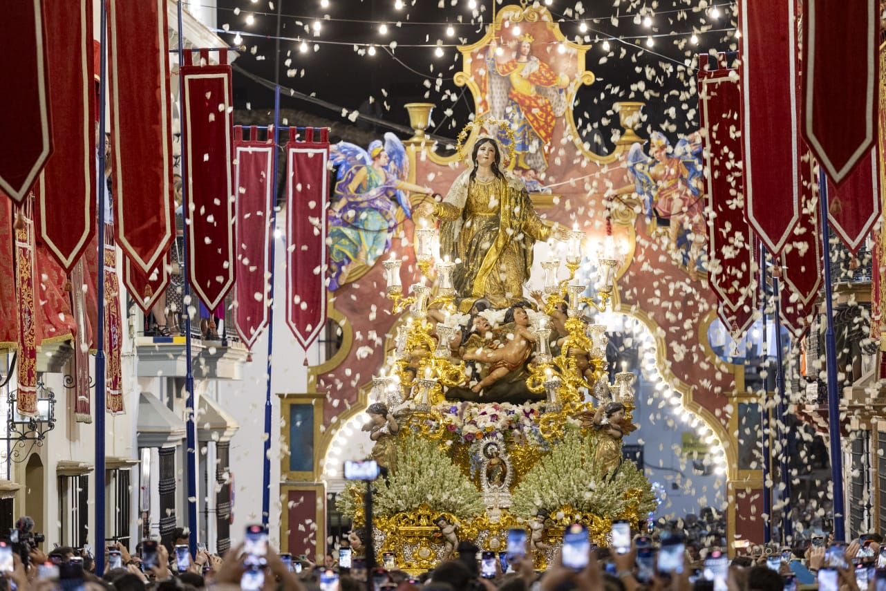 Nuestra Señora de la Asunción por las calles de Cantillana en imagen de archivo