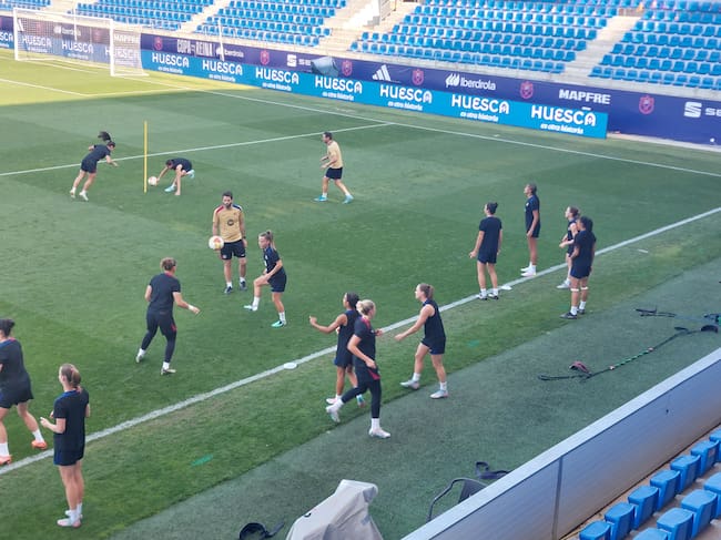 El FC Barcelona femenino durante su entrenamiento en El Alcoraz en Huesca