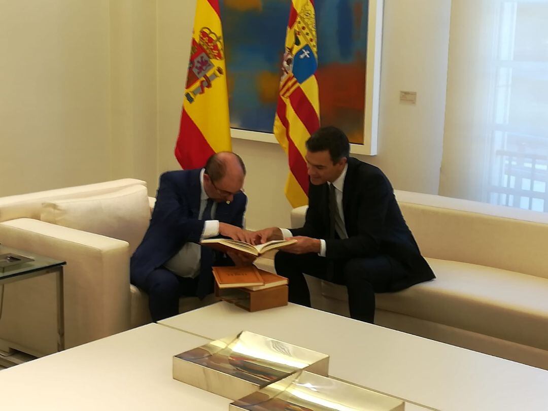 Pedro Sánchez y Javier lambán se reúnen en Moncloa