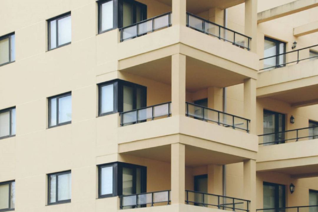 Ni repunte de venta de viviendas con balcones y terrazas ni éxodo rural tras la COVID-19