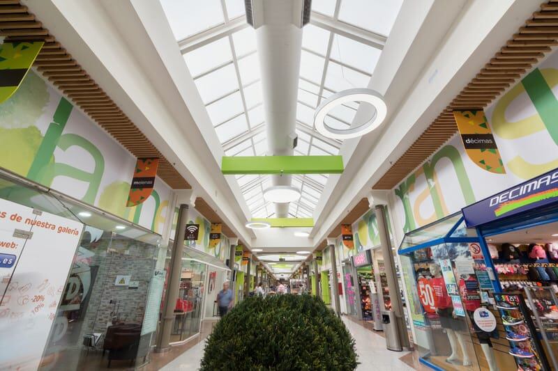 Una imagen del interior de la galería comercial de Gran Sur, en La Línea.