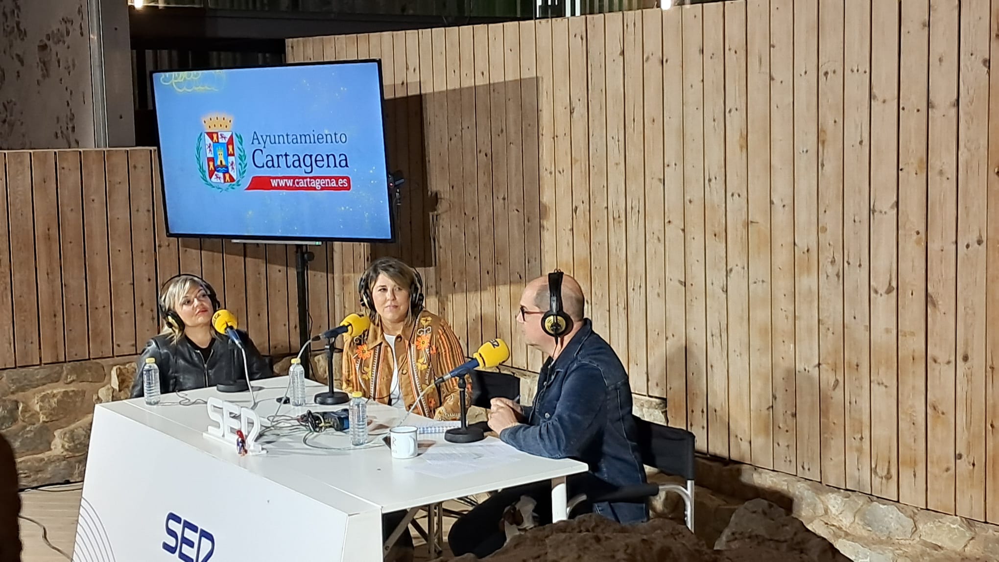 Nacho Ares con Noelia Arroyo y Encarna Zamora