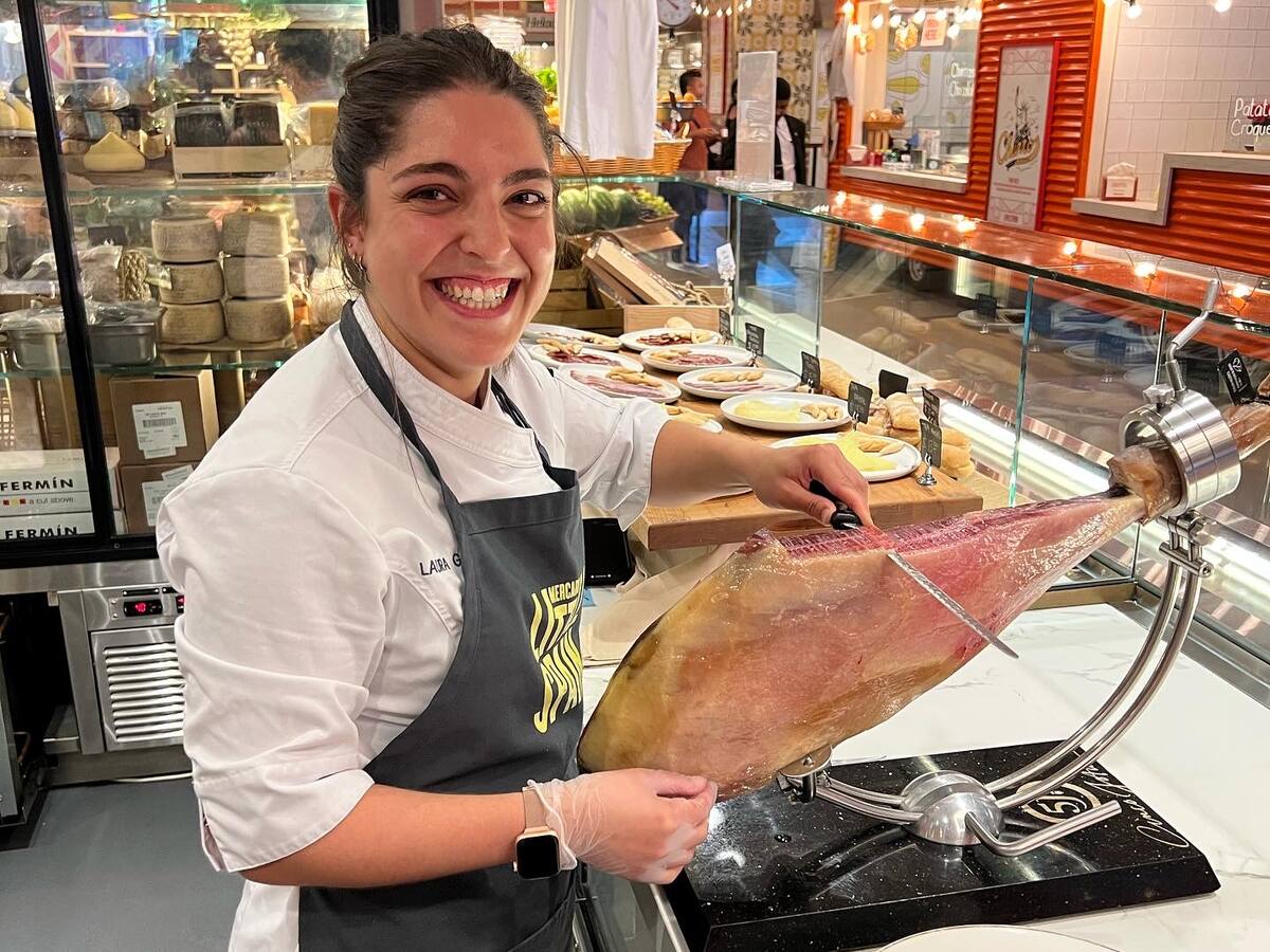 Laura García, cortadora de jamón de Cantabria en Manhattan