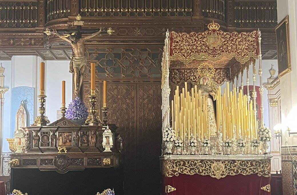 Los pasos del Cristo de Burgos serán los que cierren los desfiles procesionales en Carrera Oficial este Miércoles Santo