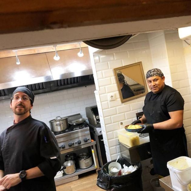 Álvaro Torrent y Eduardo Cruz se entienden en la cocina con la mirada