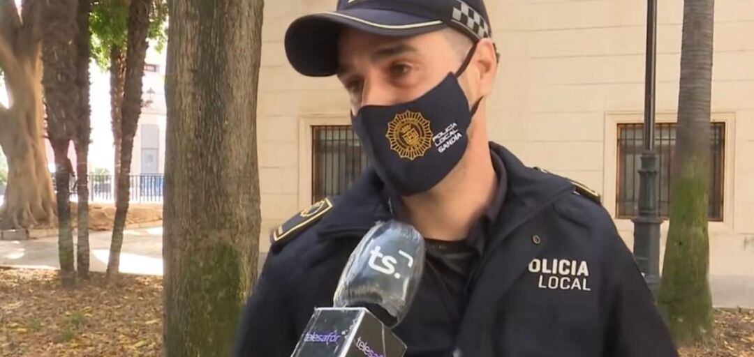 El oficial de la Policía Local, Rubén Torán, que salvó la vida del bebé