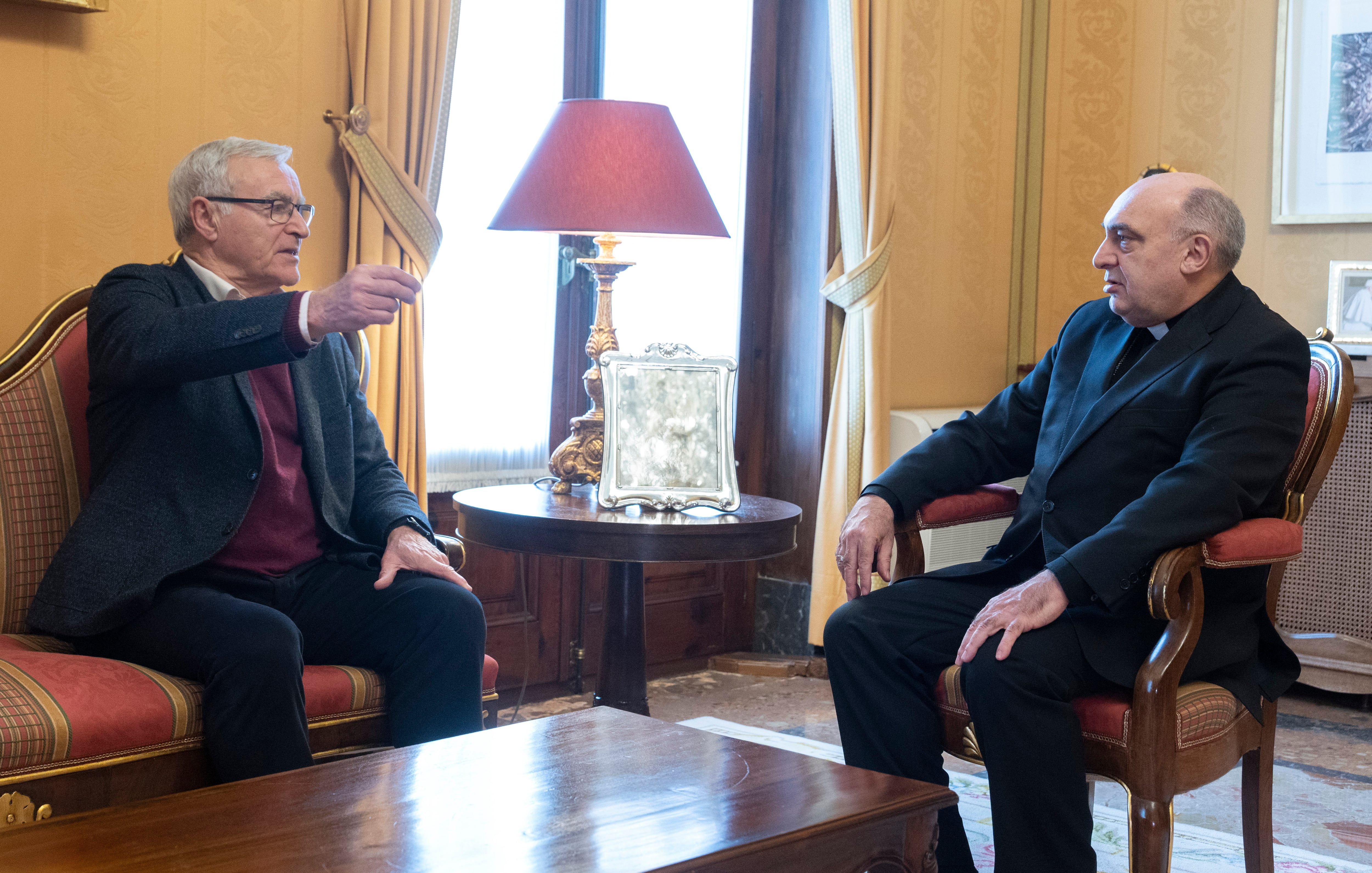 Reunión entre el alcalde Joan Ribó y el nuevo arzobispo de València, Enrique Benavent