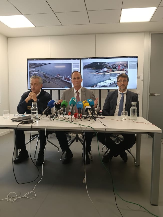 Rueda de prensa de la Autoridad Portuaria de Vigo sobre el vertido en Guixar