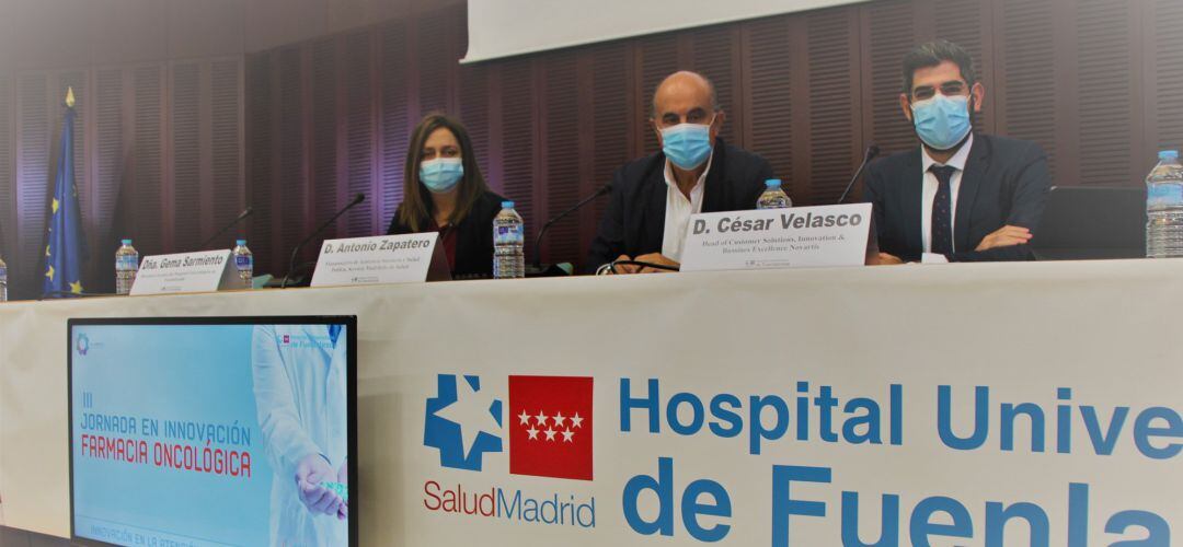 El viceconsejero de Salud Pública y Asistencia Sanitaria de la Comunidad de Madrid, Antonio Zapatero; la directora gerente del Hospital, Gema Sarmiento