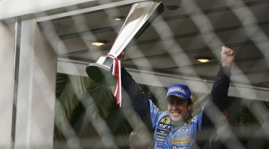 Alonso, tras ganar en Mónaco en 2006.