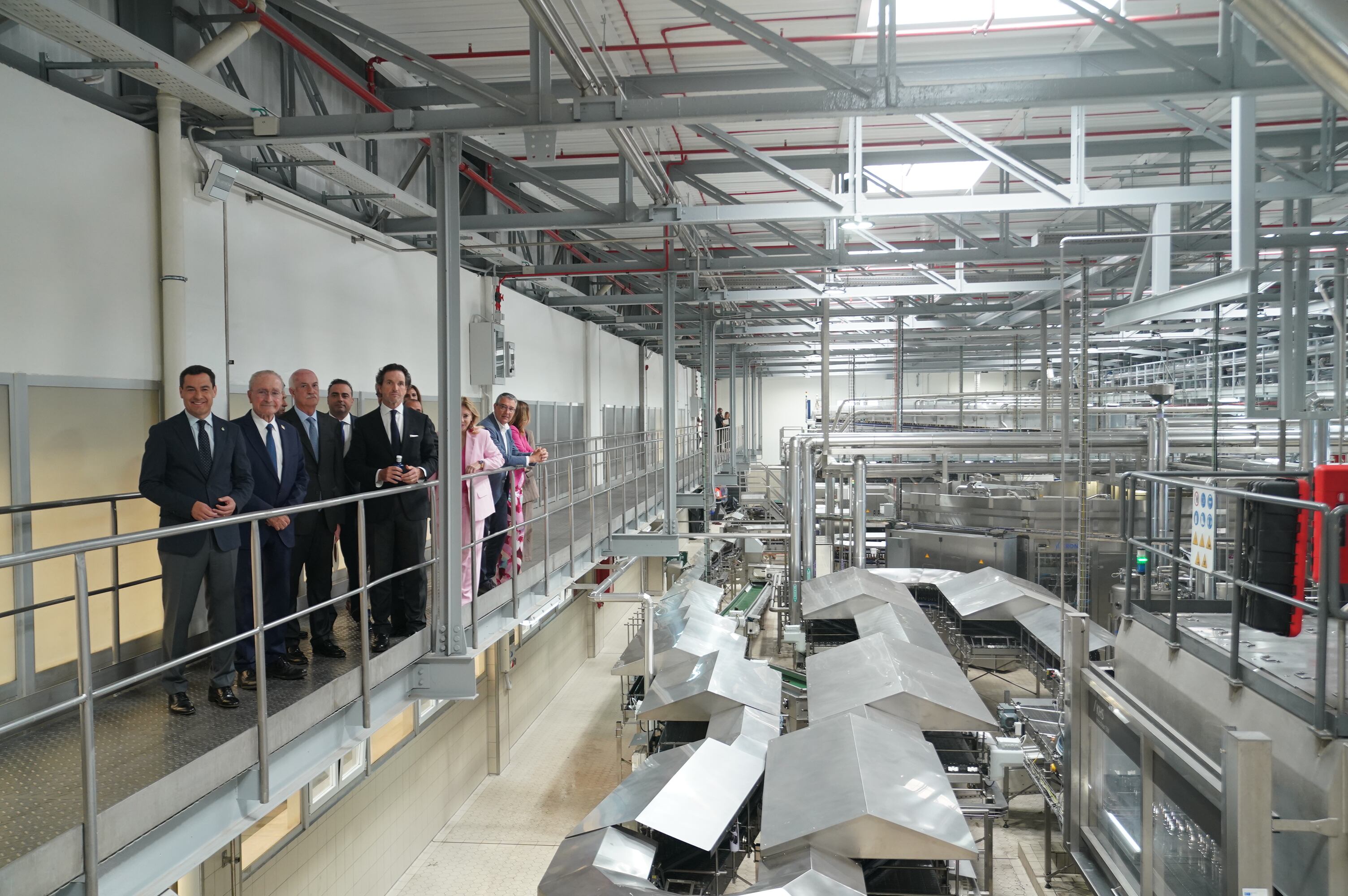 Moreno ha destacado durante su visita el papel clave de las empresas para queAndalucía sea la primera comunidad en energías limpias