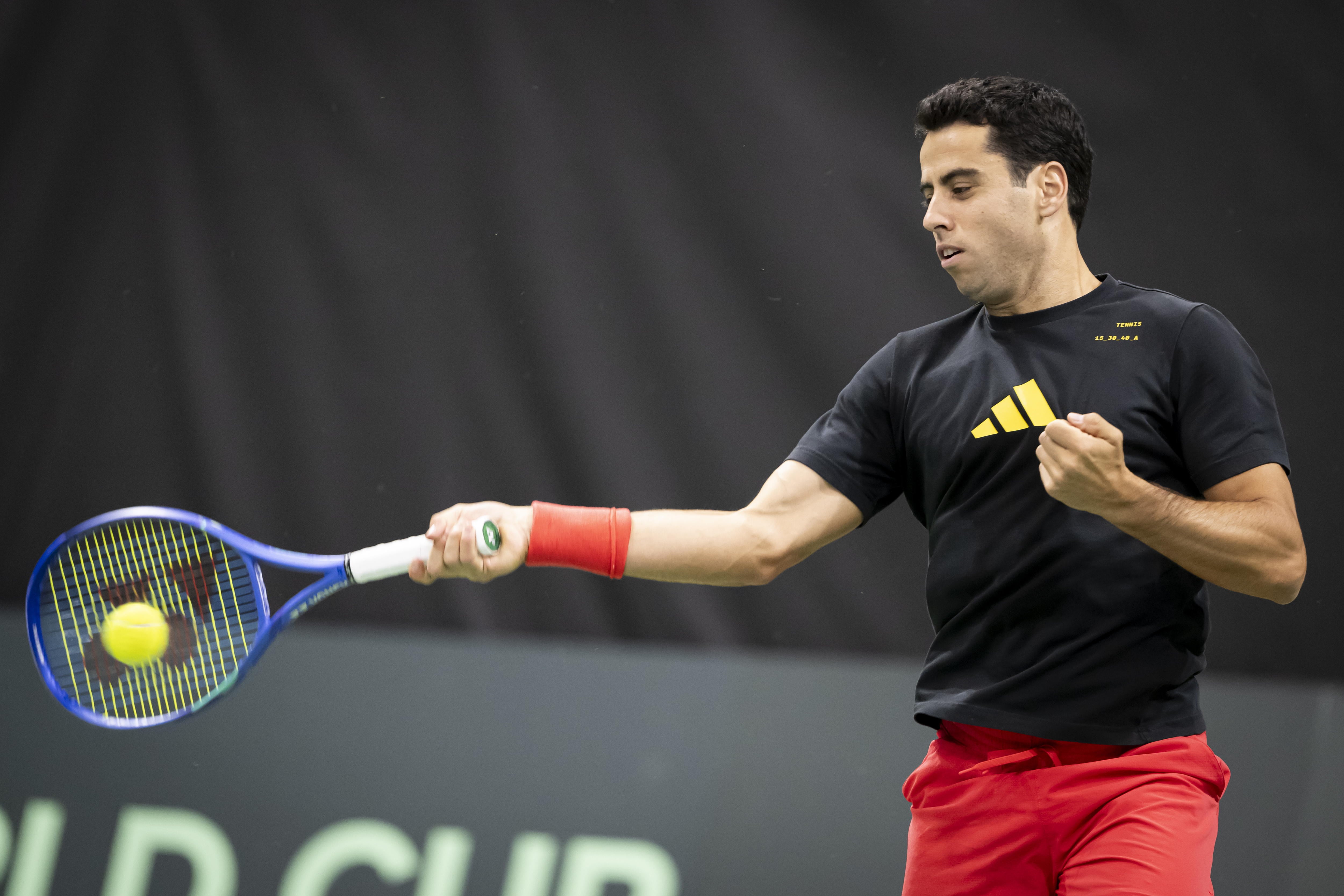 Biel (Switzerland Schweiz Suisse), 29/01/2025.- Spain&#039;s Jaume Munar in action during a training session of the Spanish Davis Cup team in the Swiss Tennis Arena in Biel, Switzerland, 29 January 2025. Switzerland will face Spain in the Davis Cup World group 1 tie. (Tenis, España, Suiza) EFE/EPA/ANTHONY ANEX
