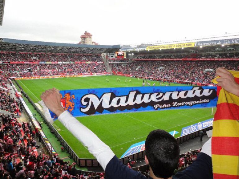 Miembros de la peña en el estadio de El Molinón